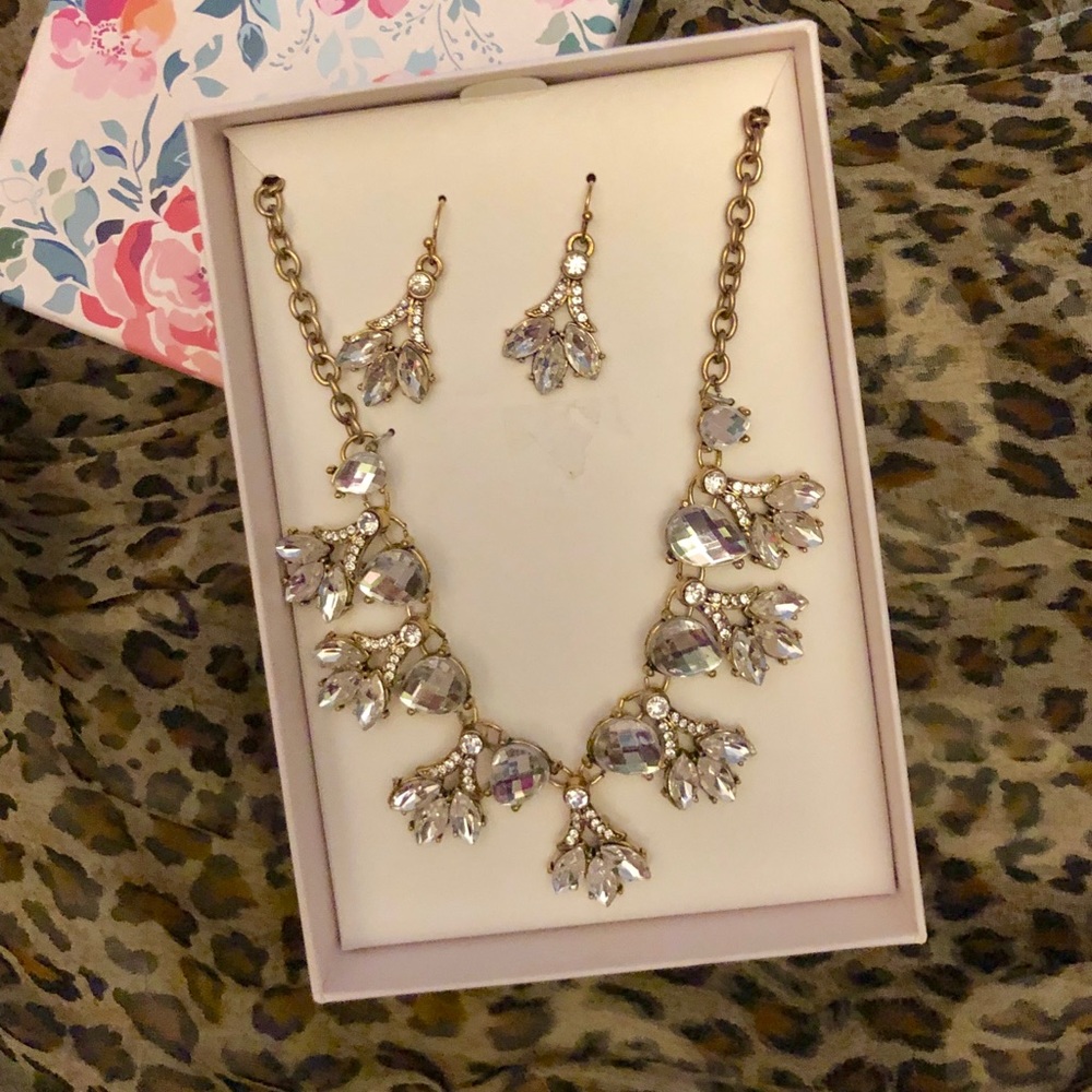 NWOT- rhinestones jewelry set